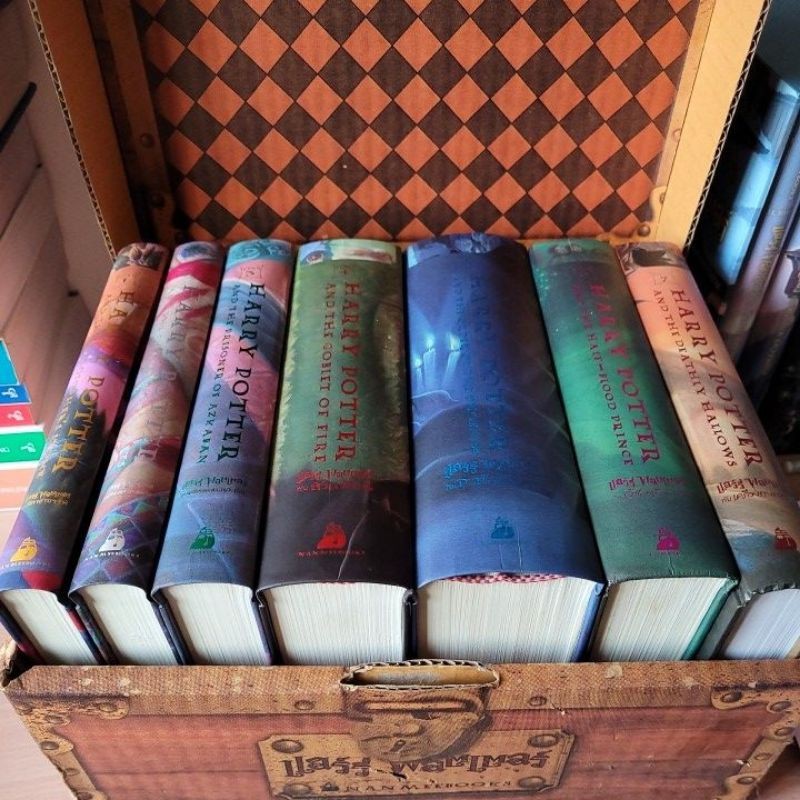 ชุดหีบหนังสือแฮร์รี่ พอตเตอร์ พิมพ์ครั้งที่ 1 พร้อมกรอบทอง หนังสือ Harry Potter