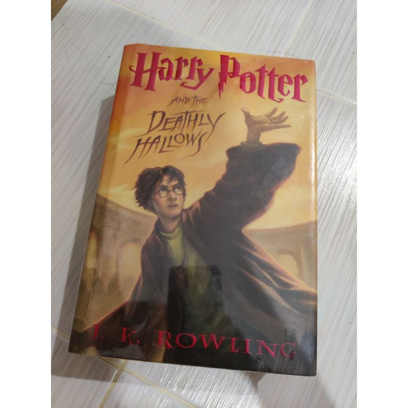Hardcover Harry Potter and the Deathly Hollows