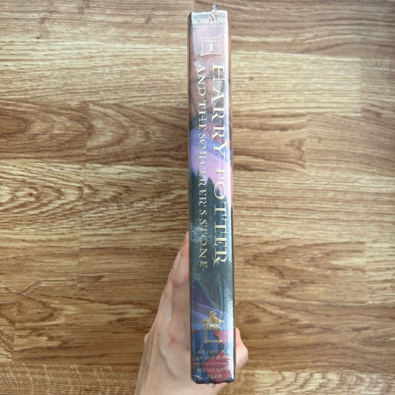 Harry Potter and The Sorcerer’s Stone Hardcover หนังสือแฮร์รี่ พอตเตอร์ กับ ศิลาอาถรรพ์ ปกแข็ง