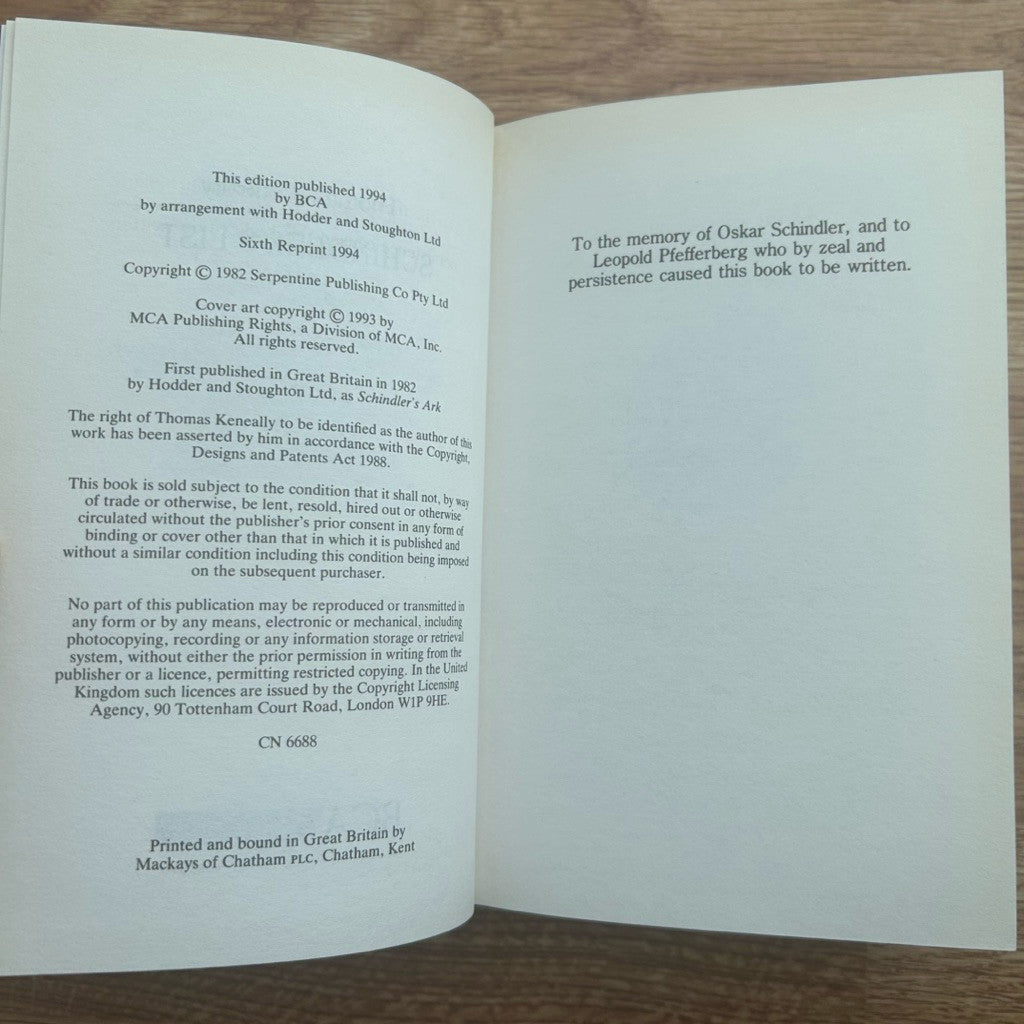 Hardcover Schindler's List by Thomas Keneally หนังสือ บัญชีช่วย 1,200 ชีวิตของชินด์เลอร์ ปกแข็ง