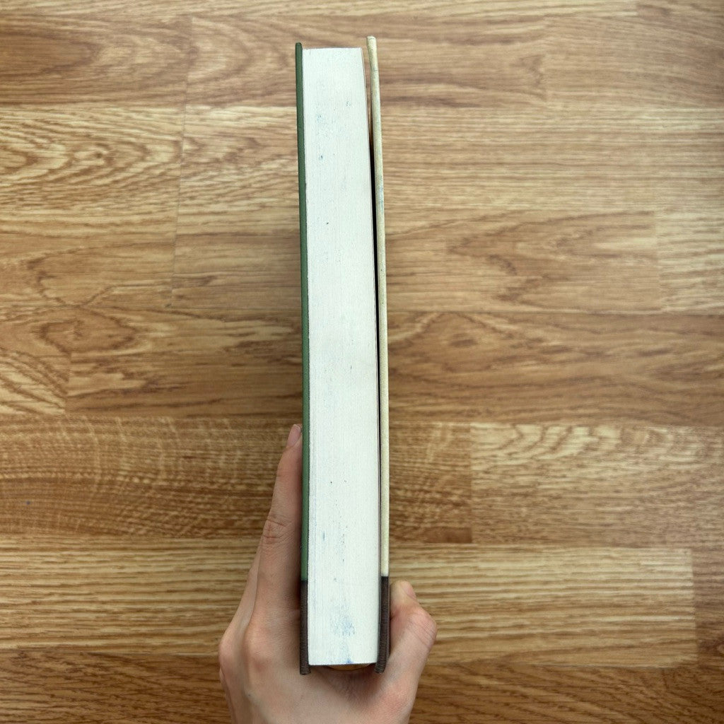 Hardcover Adventures of Huckleberry Finn by Mark Twain หนังสือ การผจญภัยของฮักเกิลเบอร์รี่ ฟินน์ โดย มาร์ก ทเวน ปกแข็ง