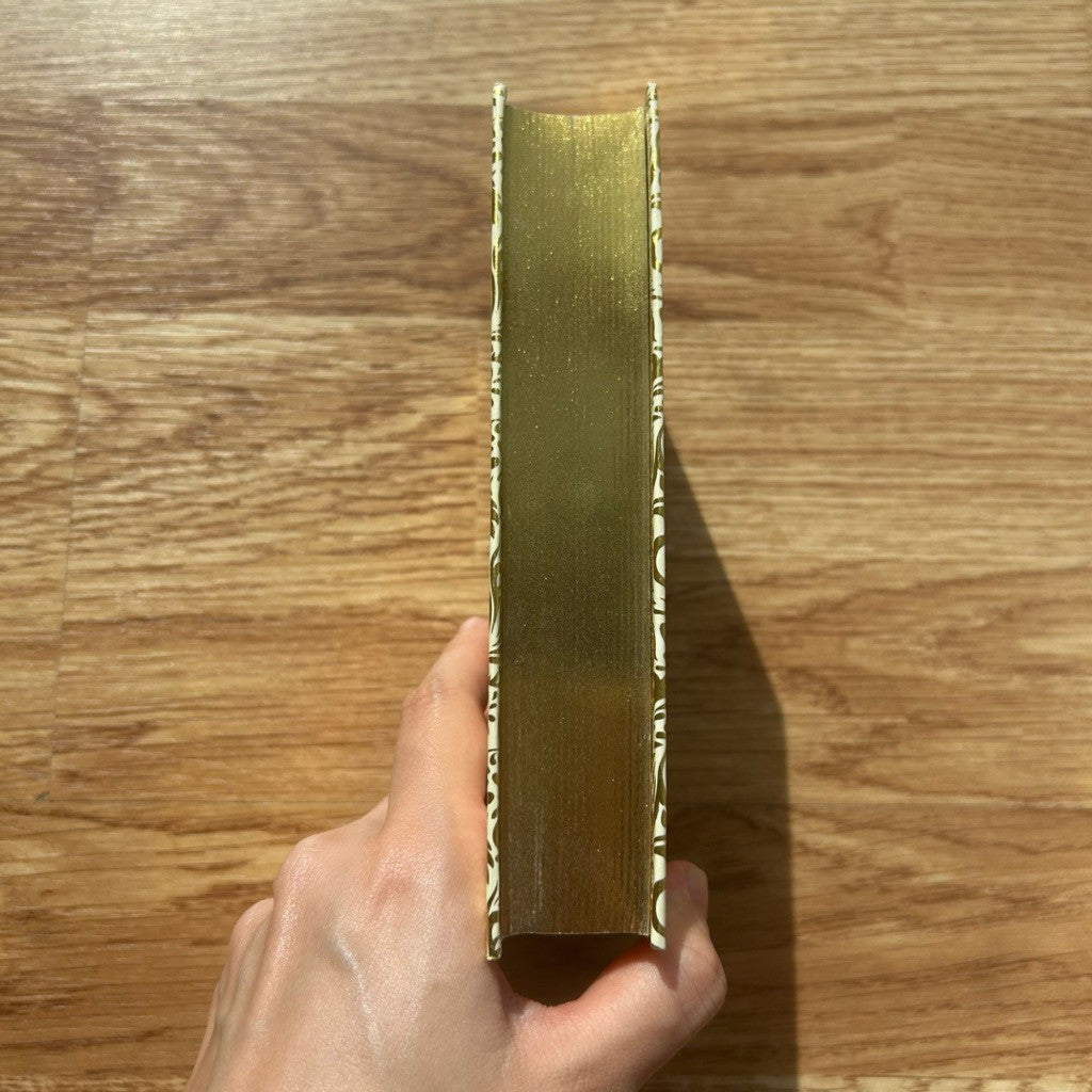 Gilded-Edge Hardcover Little Women by Louisa May Alcott หนังสือ สี่ดรุณี ปกแข็ง