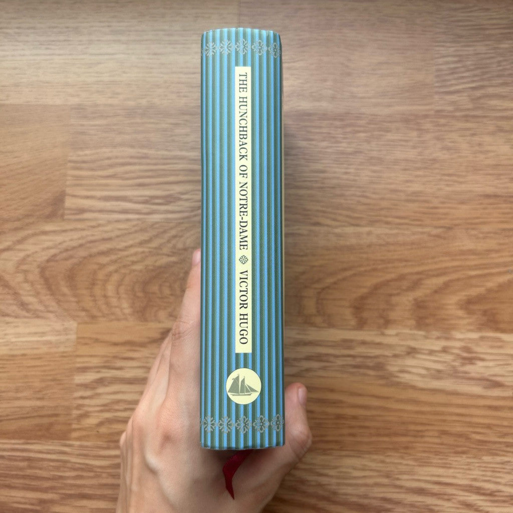 Glided-edge Hardcover The Hunchback Of Notre-Dame by Victor Hugo หนังสือ ไอ้ค่อมแห่งโนเตรอดาม ปกแข็ง