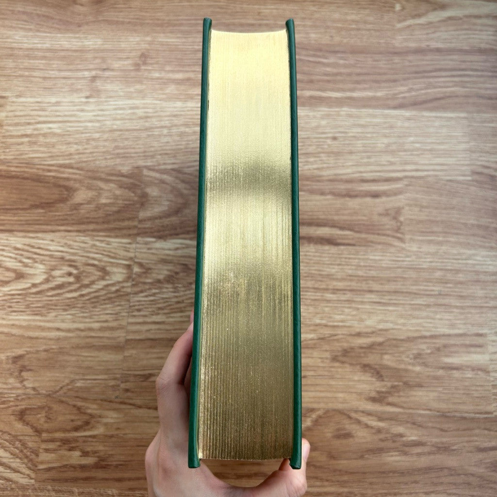 Gilded-Edge Hardcover The Adventures of Huckleberry Finn by Mark Twain หนังสือ มาร์ก ทเวน ปกแข็ง ขอบทอง