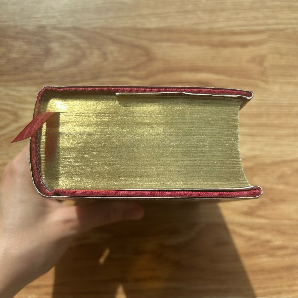 Gilded-Edge Hardcover Anna Karenina by Leo Tolstoy หนังสือ อันนา คาเรนินา ปกแข็ง ขอบทอง