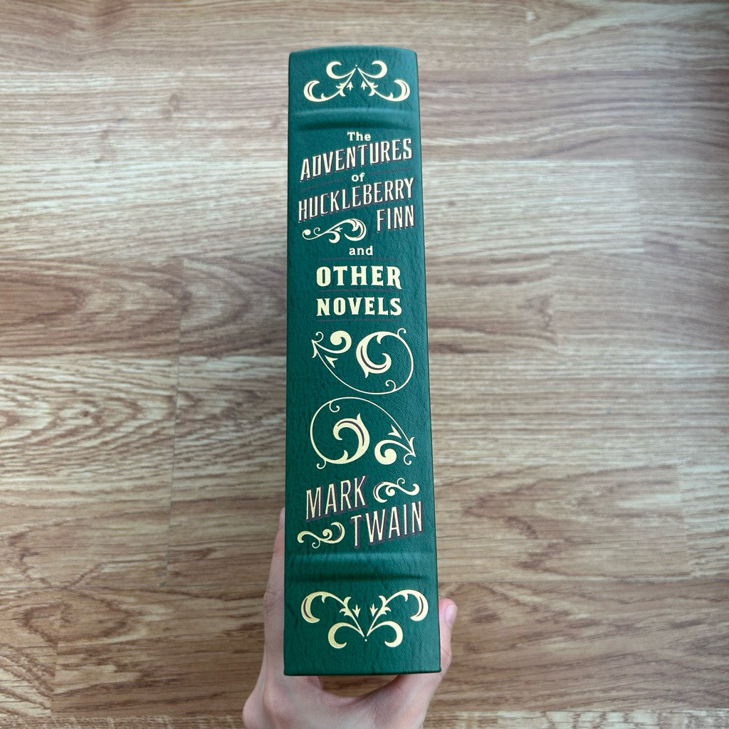 Gilded-Edge Hardcover The Adventures of Huckleberry Finn by Mark Twain หนังสือ มาร์ก ทเวน ปกแข็ง ขอบทอง