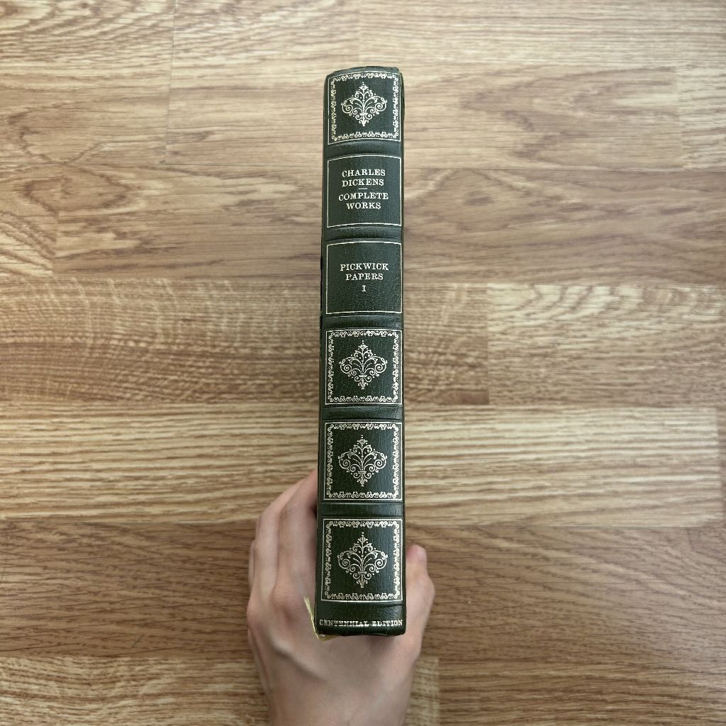 Hardcover Pickwick Papers by Charles Dickens หนังสือ Pickwick Papers โดย ชาลส์ ดิกคินส์ ปกแข็ง
