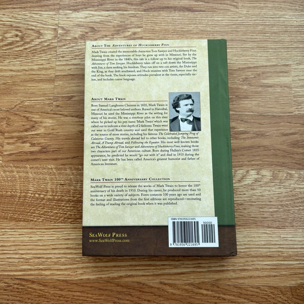 Hardcover Adventures of Huckleberry Finn by Mark Twain หนังสือ การผจญภัยของฮักเกิลเบอร์รี่ ฟินน์ โดย มาร์ก ทเวน ปกแข็ง