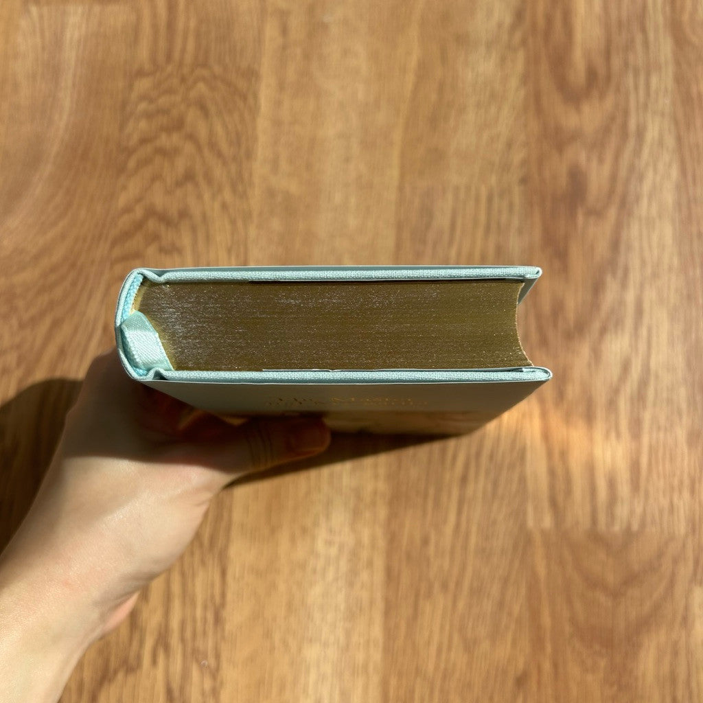 Gilded-edge hardcover The Master and Margarita by Mikhail Bulgakov
 หนังสือ ปกแข็ง ขอบทอง ภาษาอังกฤษ