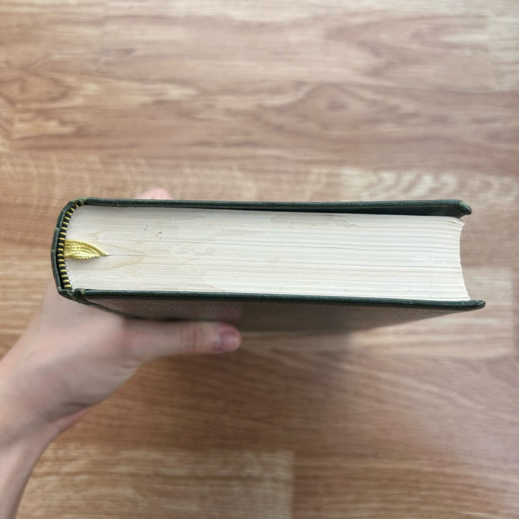 Hardcover Pickwick Papers by Charles Dickens หนังสือ Pickwick Papers โดย ชาลส์ ดิกคินส์ ปกแข็ง
