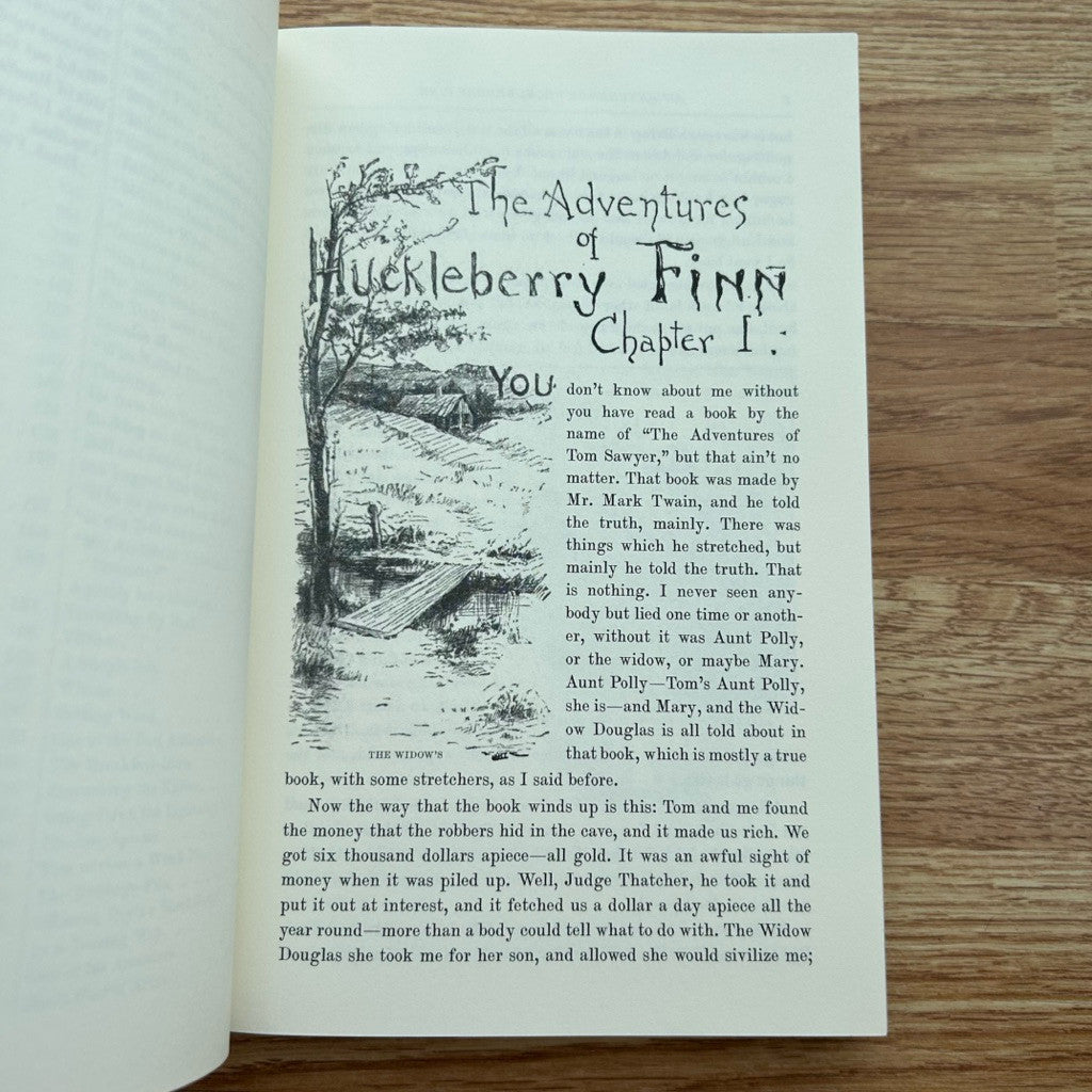 Hardcover Adventures of Huckleberry Finn by Mark Twain หนังสือ การผจญภัยของฮักเกิลเบอร์รี่ ฟินน์ โดย มาร์ก ทเวน ปกแข็ง
