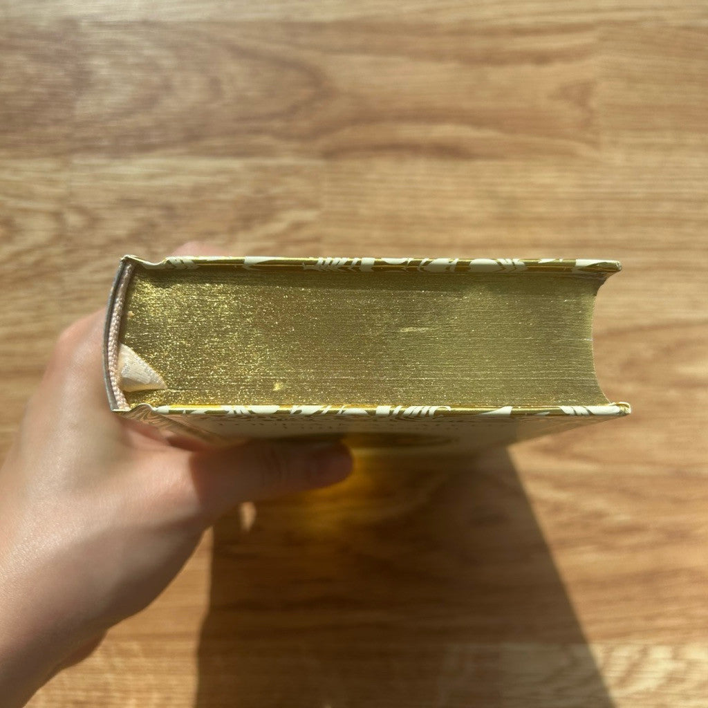 Gilded-Edge Hardcover Little Women by Louisa May Alcott หนังสือ สี่ดรุณี ปกแข็ง