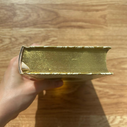 Gilded-Edge Hardcover Little Women by Louisa May Alcott หนังสือ สี่ดรุณี ปกแข็ง