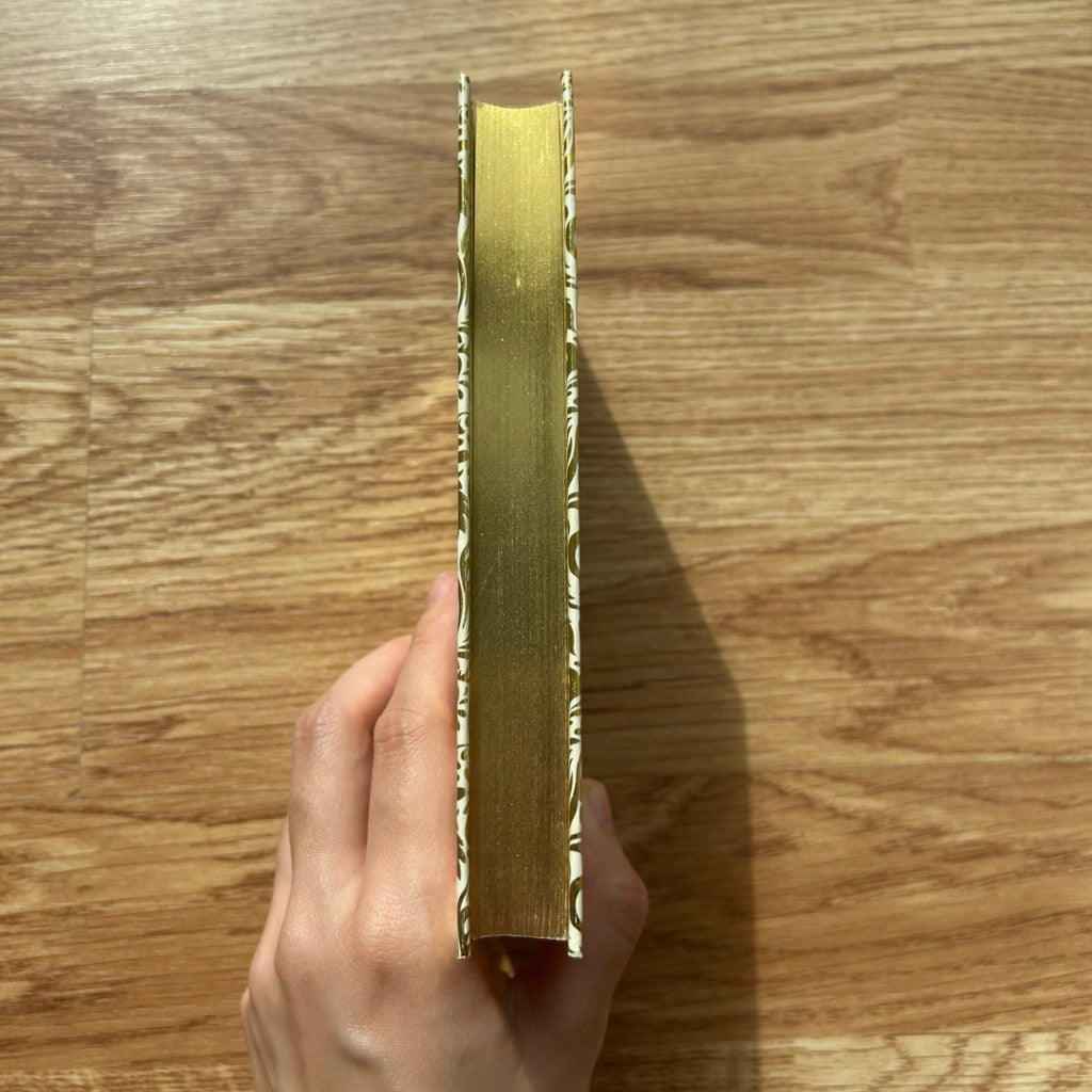 Gilded-Edge Hardcover Wuthering Heights by Emily Bronte หนังสือ บ้านรักในรอยแค้น ปกแข็ง ขอบทอง