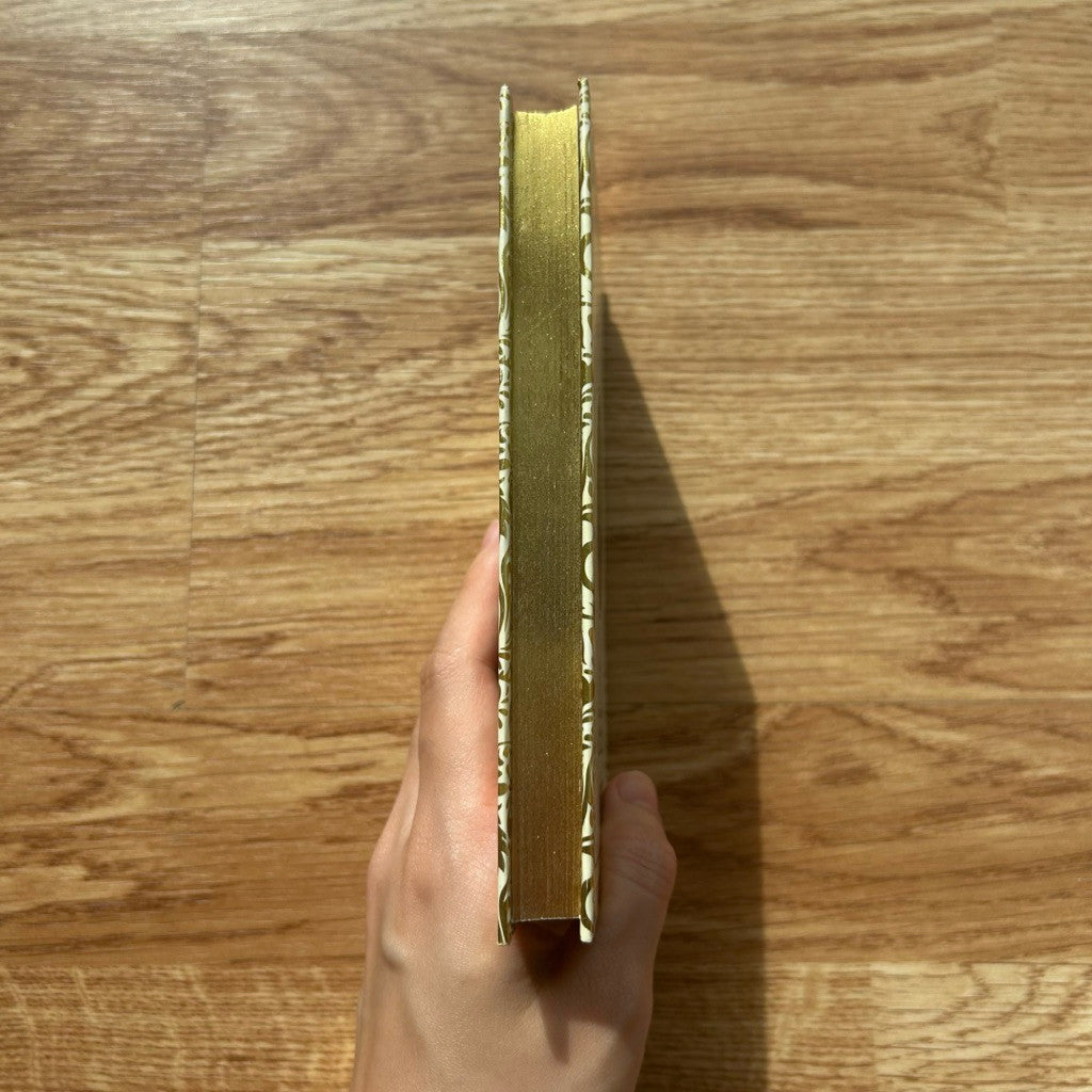 Gilded-Edge Hardcover The Secret Garden by Frances Hodgson Burnett หนังสือ ในสวนลับ ปกแข็ง ขอบทอง