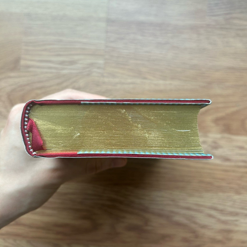 Glided-edge Hardcover The Hunchback Of Notre-Dame by Victor Hugo หนังสือ ไอ้ค่อมแห่งโนเตรอดาม ปกแข็ง