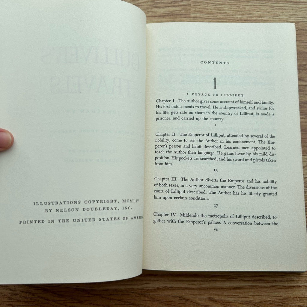 Hardcover Gulliver's Travels by Jonathan Swift หนังสือ การเดินทางของกัลลิเวอร์ โดย โจนาธาน สวิฟต์ ปกแข็ง