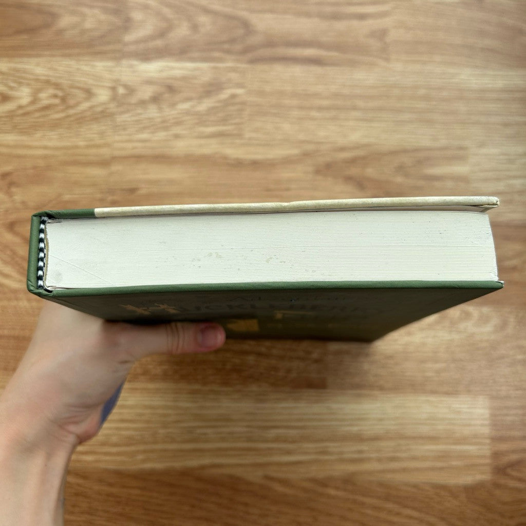 Hardcover Adventures of Huckleberry Finn by Mark Twain หนังสือ การผจญภัยของฮักเกิลเบอร์รี่ ฟินน์ โดย มาร์ก ทเวน ปกแข็ง