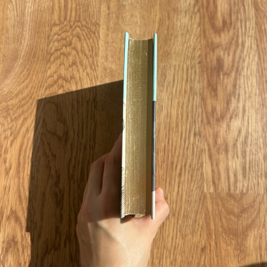 Gilded-edge hardcover The Master and Margarita by Mikhail Bulgakov
 หนังสือ ปกแข็ง ขอบทอง ภาษาอังกฤษ