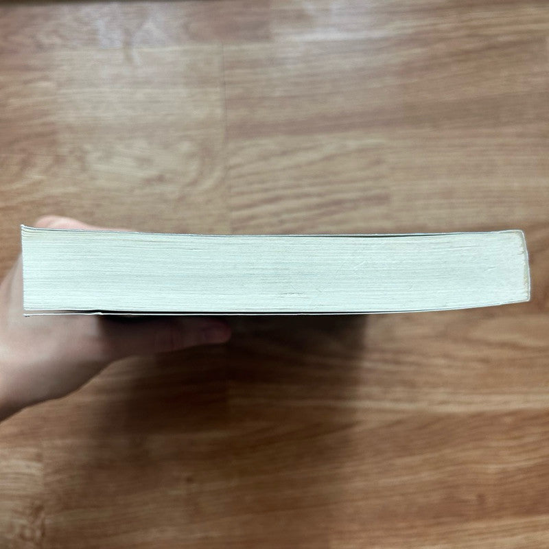หนังสือ เด็กหญิงผู้ดื่มดวงจันทร์ The Girl Who Drank The Moon