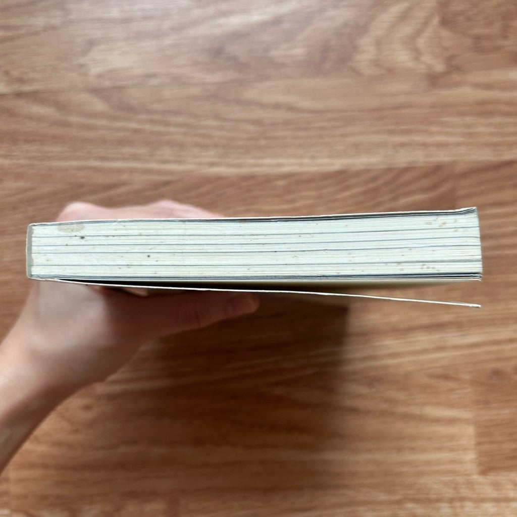 หนังสือภาษาไทย ปานหยาดน้ำผึ้ง Milk and Honey ในมือเธอมีดอกทานตะวัน The Sun and Her Flowers Rupi Kaur รูปี กอร์