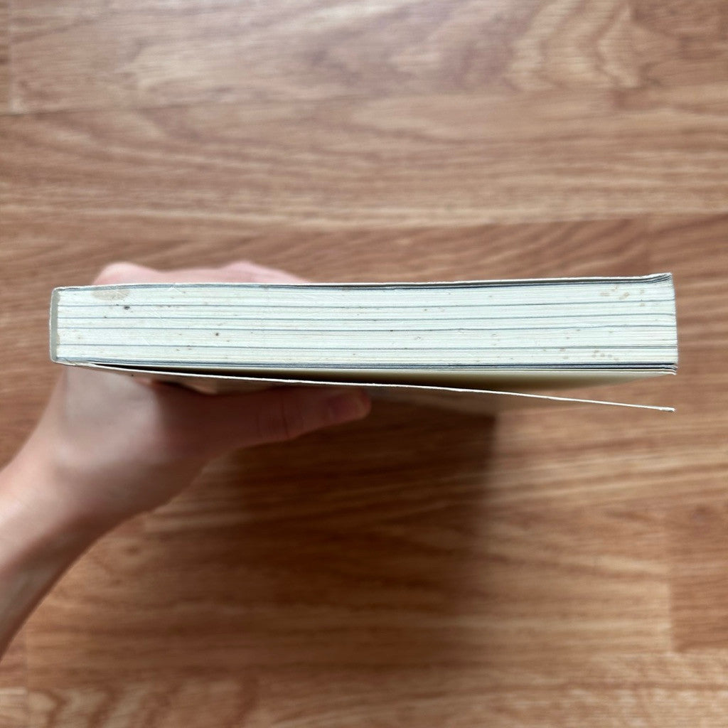 หนังสือภาษาไทย ปานหยาดน้ำผึ้ง Milk and Honey ในมือเธอมีดอกทานตะวัน The Sun and Her Flowers Rupi Kaur รูปี กอร์