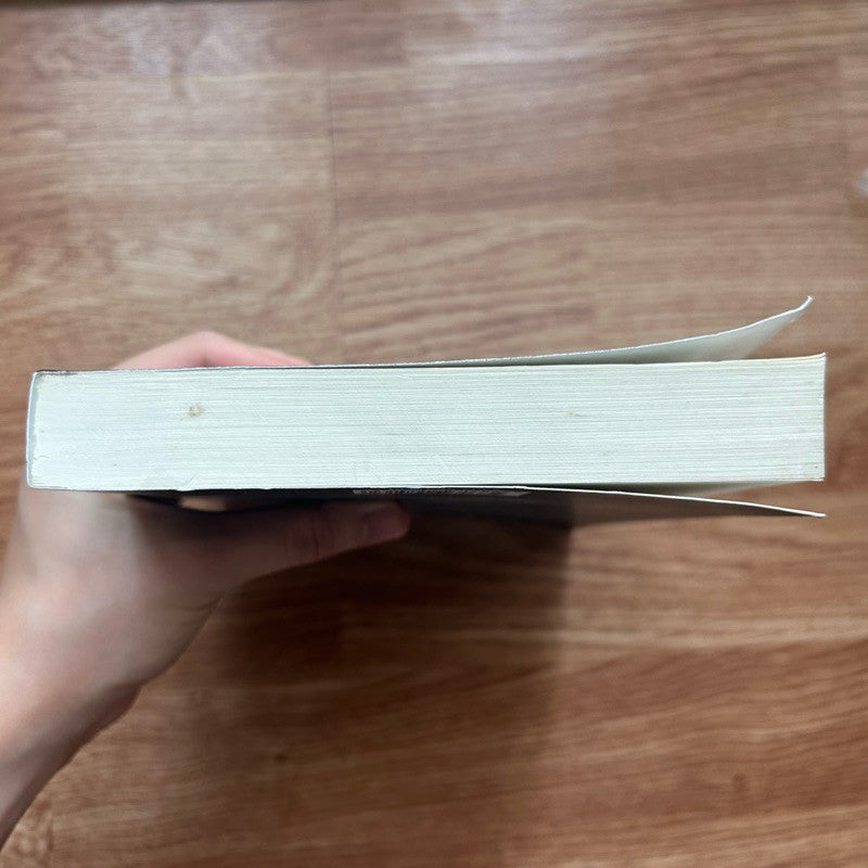 หนังสือ เด็กหญิงผู้ดื่มดวงจันทร์ The Girl Who Drank The Moon