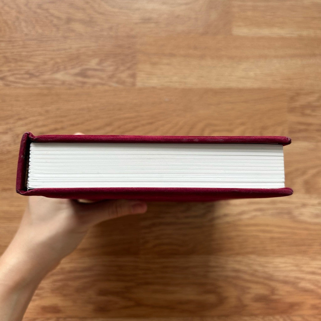 Hardcover The Secret Garden
by Frances Hodgson Burnett หนังสือ ในสวนลับ ปกแข็ง