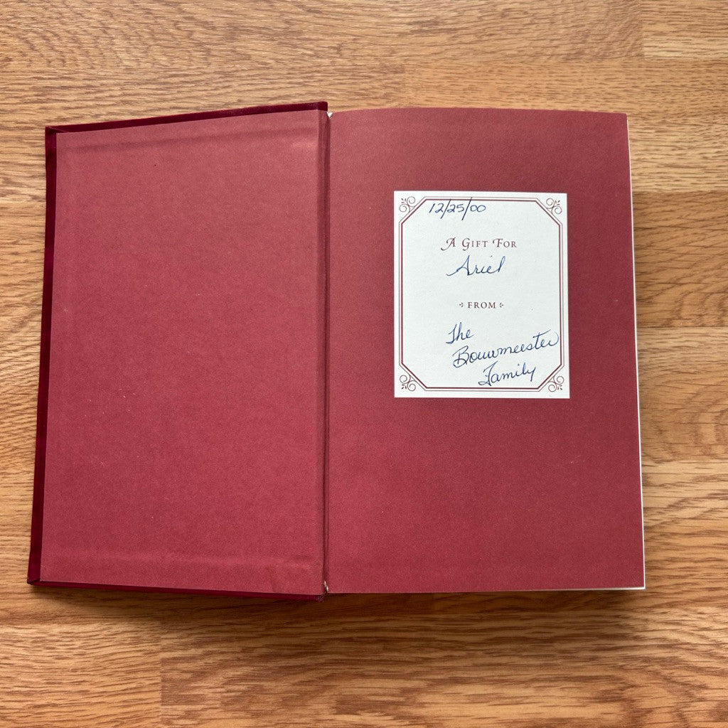Hardcover The Secret Garden
by Frances Hodgson Burnett หนังสือ ในสวนลับ ปกแข็ง