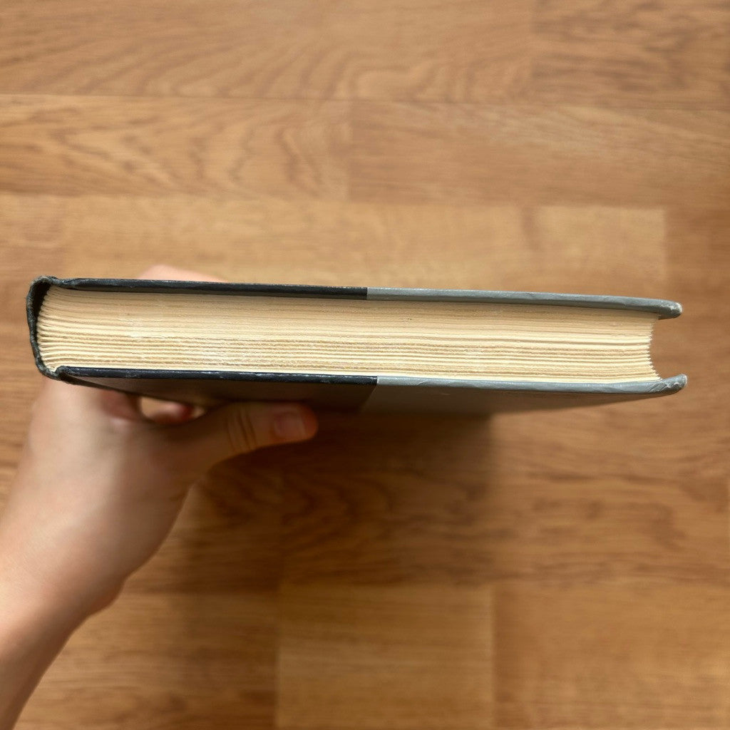 Hardcover The Prince and the Pauper & Those Extraordinary Twins by Mark Twain หนังสือ  ปกแข็ง