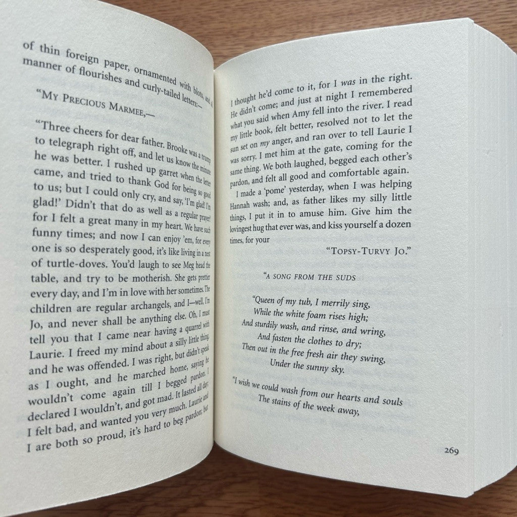 Hardcover Little Women (สี่ดรุณี)
by Louisa May Alcott หนังสือ ภาษาอังกฤษ ปกแข็ง