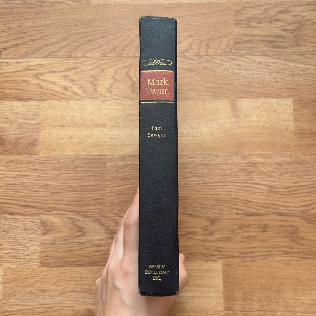 Hardcover The Adventures of Tom Sawyer by Mark Twain หนังสือ การผจญภัยของฮักเกิลเบอร์รี่ ฟินน์ โดย มาร์ก ทเวน ปกแข็ง