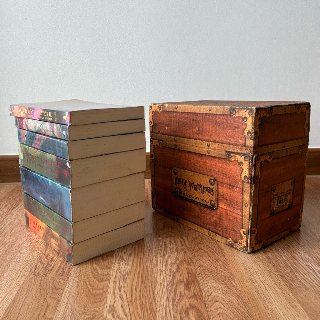 (พิมพ์ครั้งที่ 1 ทั้งหมด) ชุดหีบหนังสือแฮร์รี่ พอตเตอร์ ปกอ่อน สันภาษาอังกษ Harry Potter Box Set