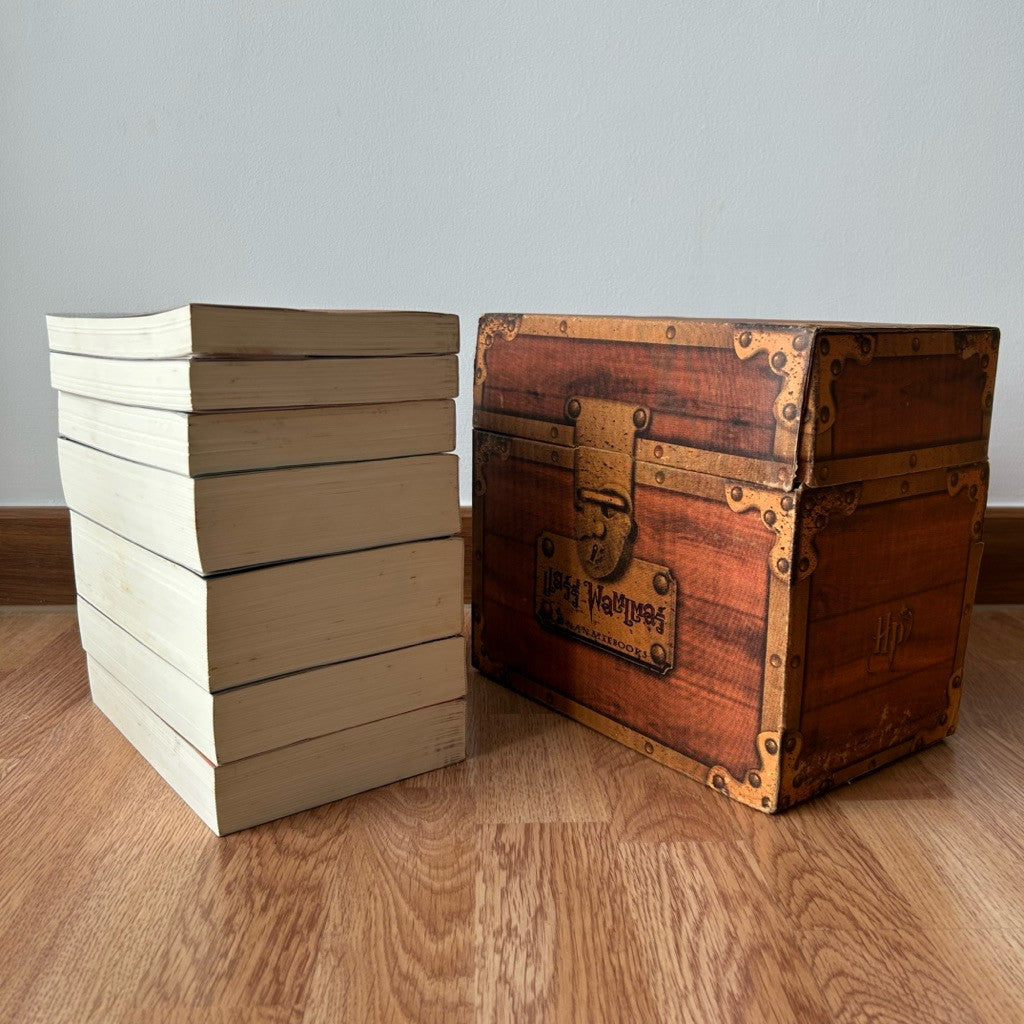 (พิมพ์ครั้งที่ 1 ทั้งหมด) ชุดหีบหนังสือแฮร์รี่ พอตเตอร์ ปกอ่อน สันภาษาอังกษ Harry Potter Box Set