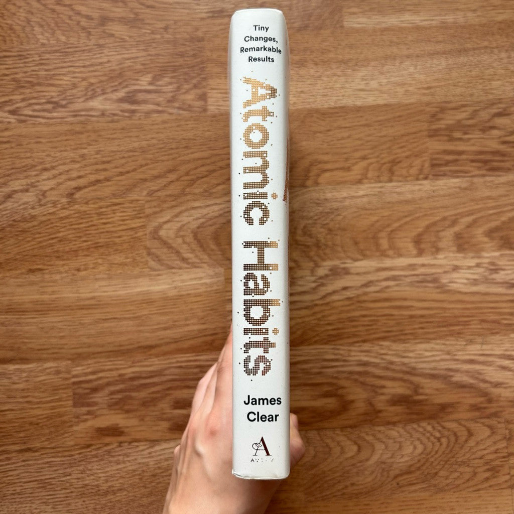 Hardcover Atomic Habits: An Easy & Proven Way to Build Good Habits & Break Bad Ones by James Clear หนังสือ ปกแข็ง