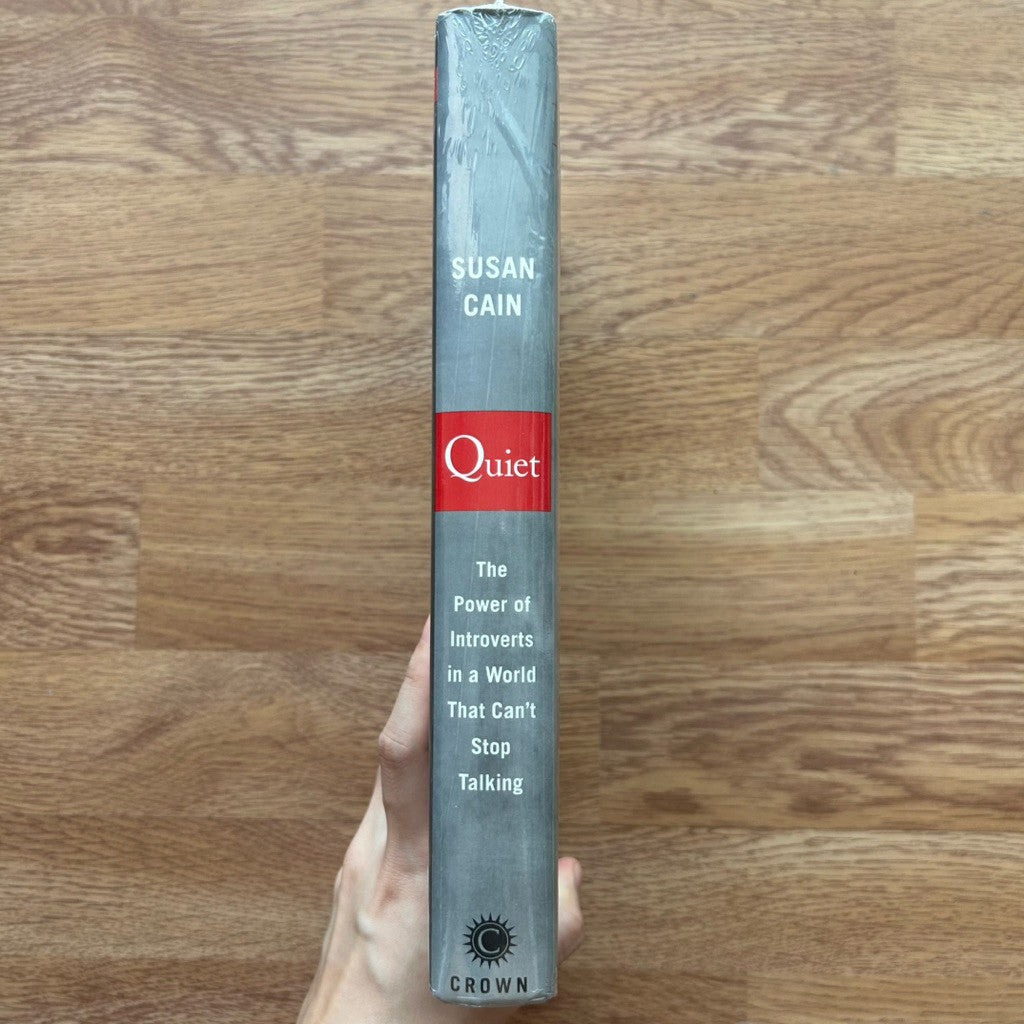 Hardcover Quiet : The Power of Introverts in a World That Can't Stop Talking by Susan Cain หนังสือ ปกแข็ง