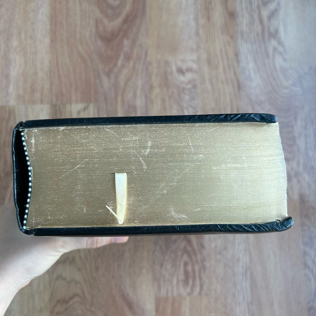 Gilded-Edge Hardcover The Complete Works of William Shakespeare หนังสือรวมผลงานเช็คสเปียร์ ปกแข็ง ขอบทอง