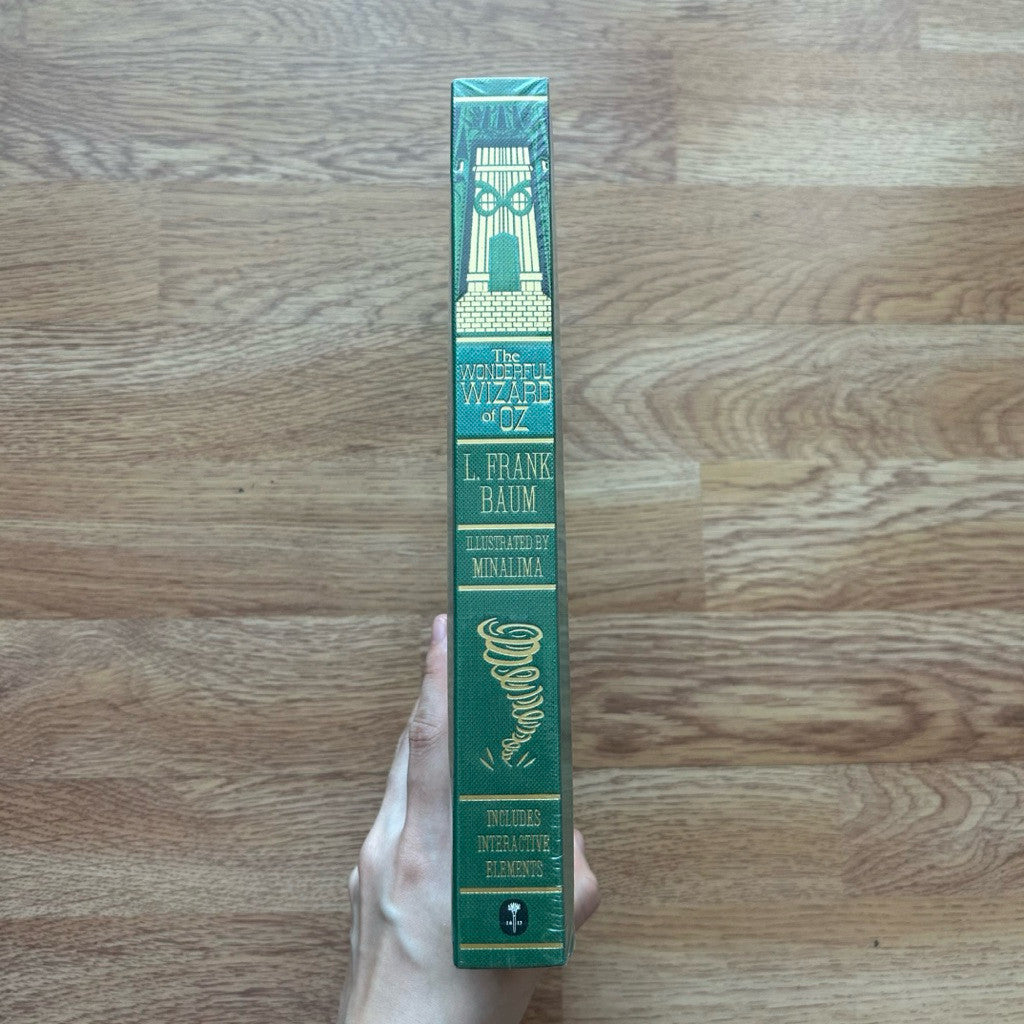Hardcover The Wonderful Wizard of Oz Interactive (MinaLima Edition): A Vivid Illustrated Edition หนังสือ ปกแข็ง