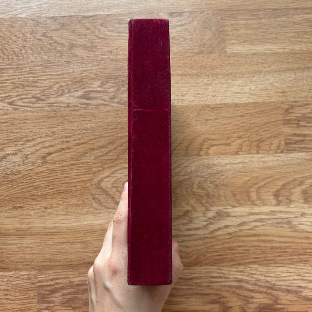 Hardcover The Secret Garden
by Frances Hodgson Burnett หนังสือ ในสวนลับ ปกแข็ง