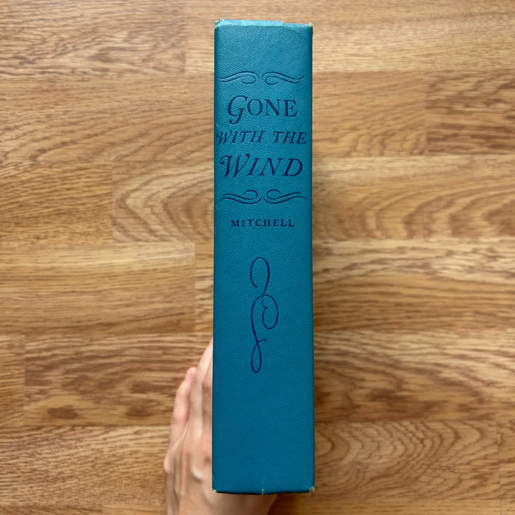 Hardcover Gone with the Wind
by Margaret Mitchell หนังสือ ภาษาอังกฤษ ปกแข็ง