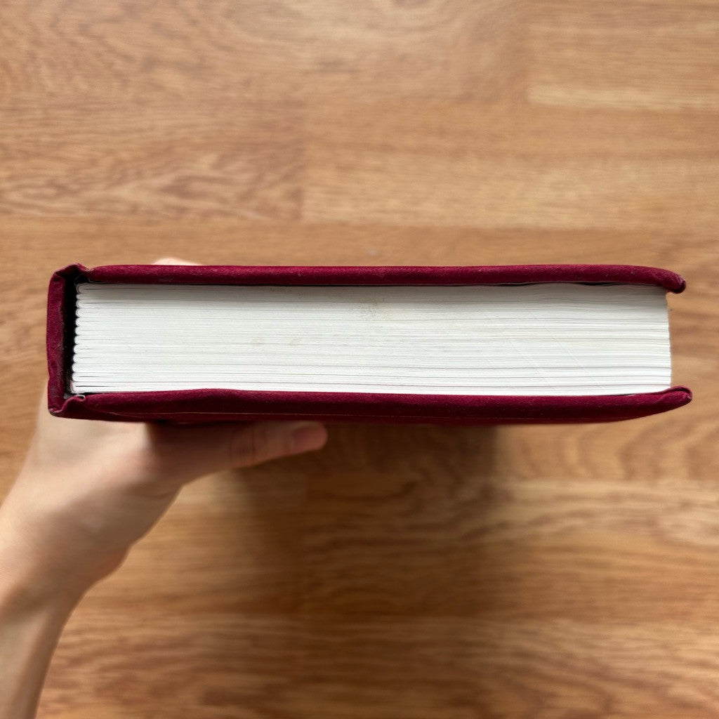 Hardcover The Secret Garden
by Frances Hodgson Burnett หนังสือ ในสวนลับ ปกแข็ง