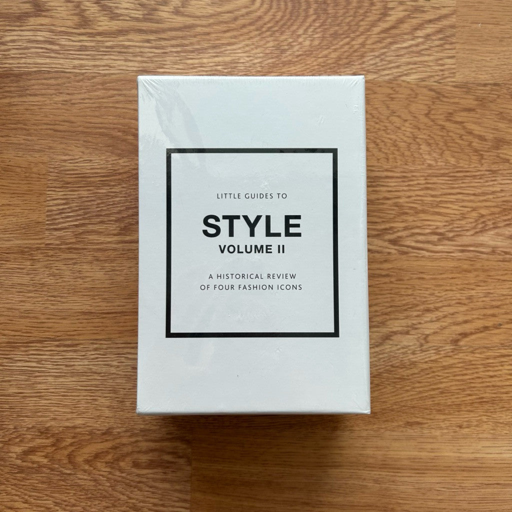 Hardcover Little Guides to Style II : The Story of Four Iconic Fashion Houses หนังสือ ปกแข็ง