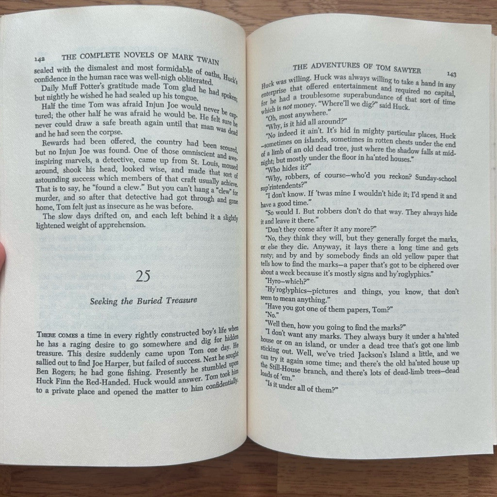 Hardcover The Adventures of Tom Sawyer by Mark Twain หนังสือ การผจญภัยของฮักเกิลเบอร์รี่ ฟินน์ โดย มาร์ก ทเวน ปกแข็ง