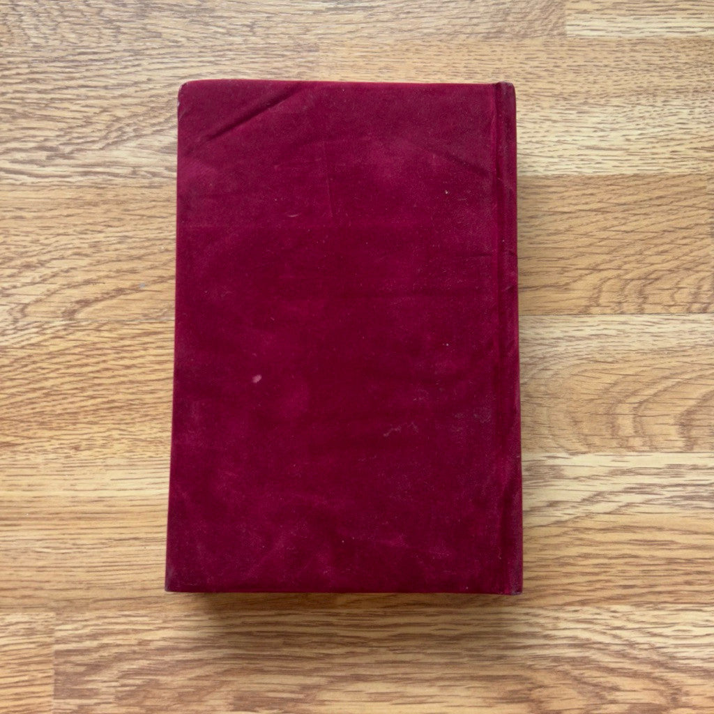 Hardcover The Secret Garden
by Frances Hodgson Burnett หนังสือ ในสวนลับ ปกแข็ง