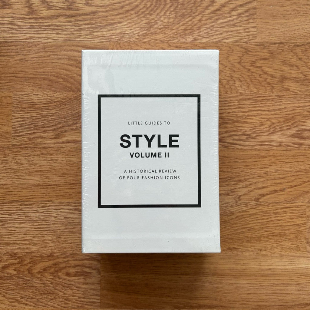 Hardcover Little Guides to Style II : The Story of Four Iconic Fashion Houses หนังสือ ปกแข็ง