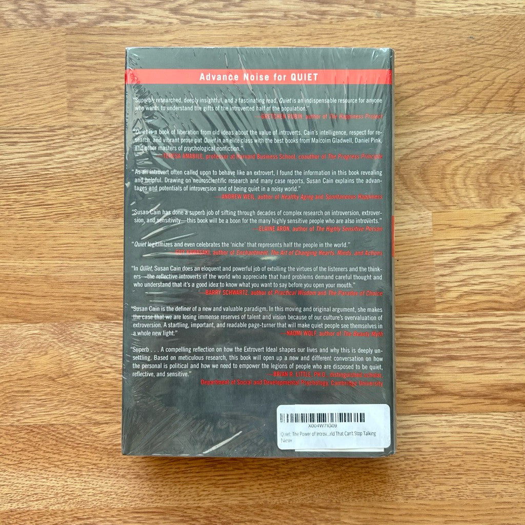 Hardcover Quiet : The Power of Introverts in a World That Can't Stop Talking by Susan Cain หนังสือ ปกแข็ง