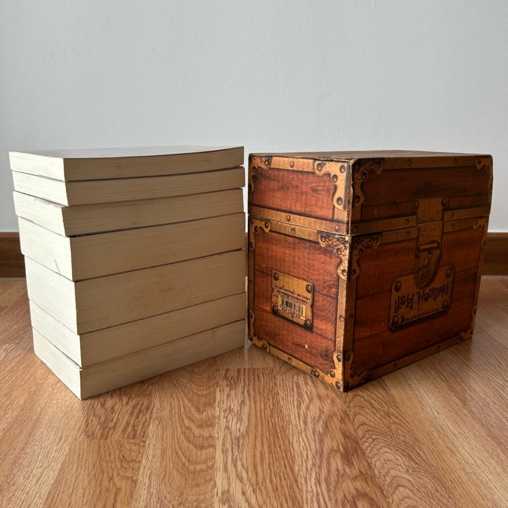 (พิมพ์ครั้งที่ 1 ทั้งหมด) ชุดหีบหนังสือแฮร์รี่ พอตเตอร์ ปกอ่อน สันภาษาอังกษ Harry Potter Box Set