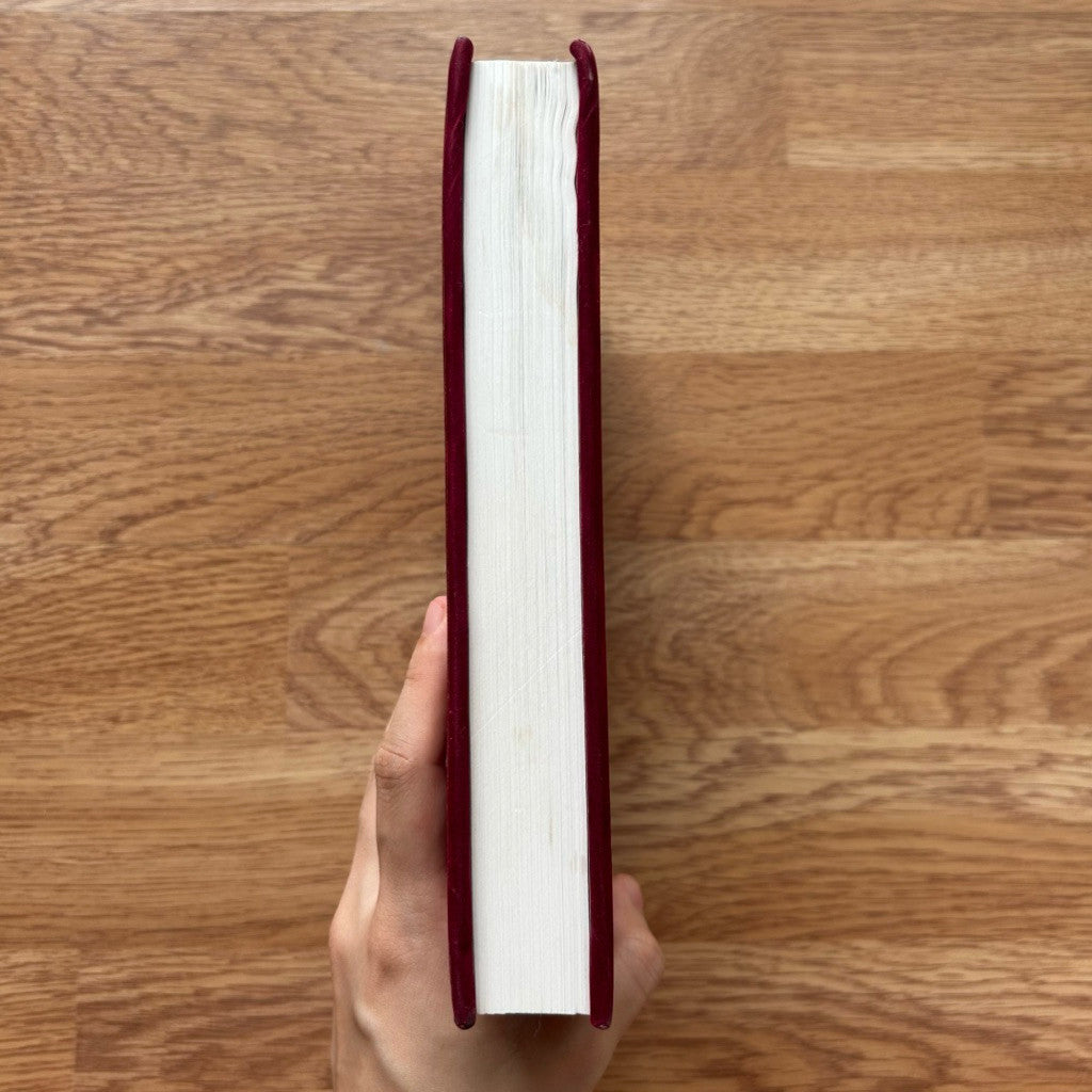 Hardcover The Secret Garden
by Frances Hodgson Burnett หนังสือ ในสวนลับ ปกแข็ง