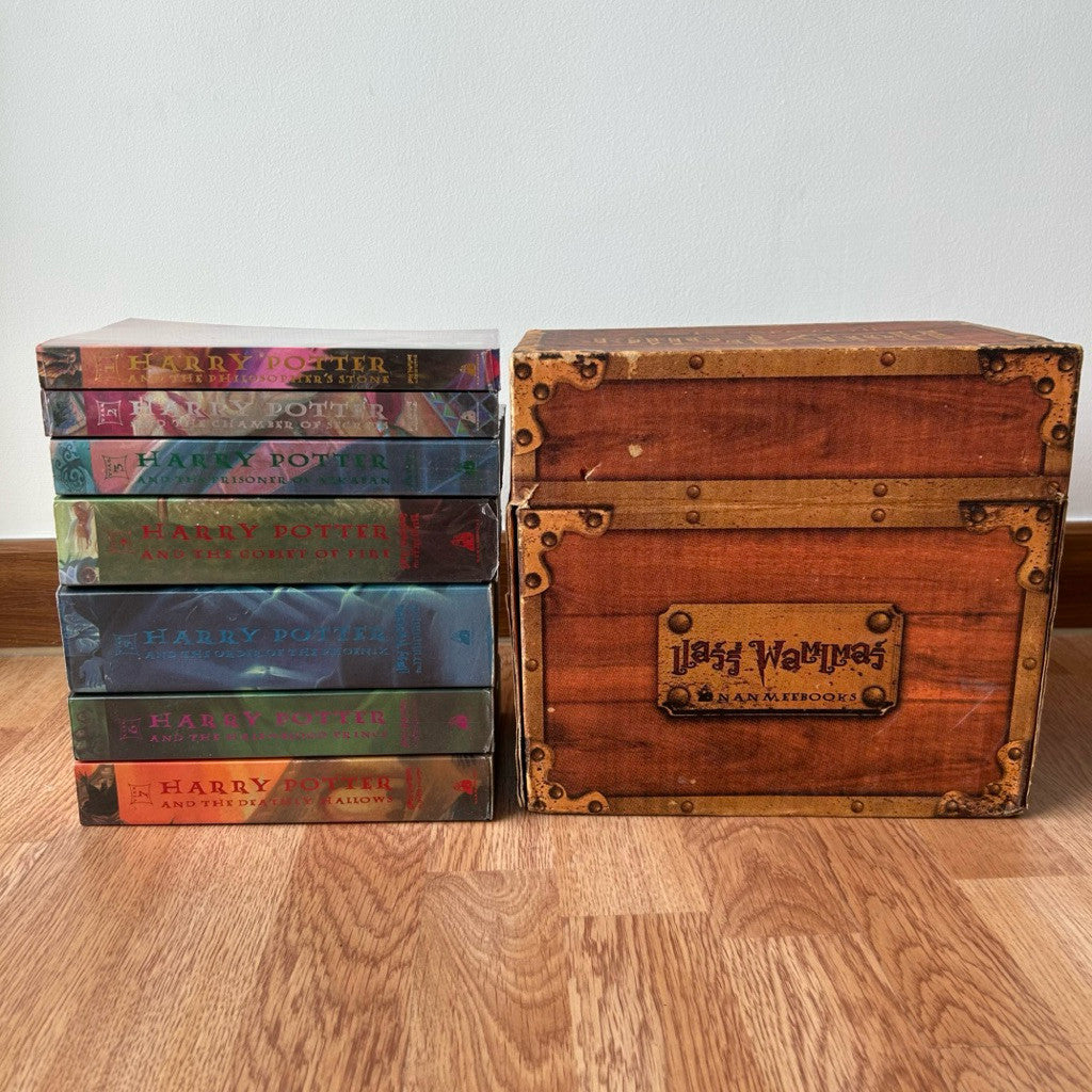 (พิมพ์ครั้งที่ 1 ทั้งหมด) ชุดหีบหนังสือแฮร์รี่ พอตเตอร์ ปกอ่อน สันภาษาอังกษ Harry Potter Box Set