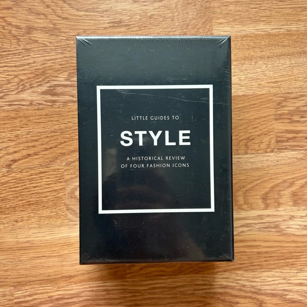 Hardcover Little Guides to Style: The Story of Four Iconic Fashion Houses หนังสือ ปกแข็ง
